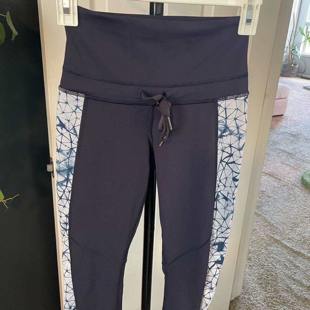 Lululemon Retreat 7/8 Pant in Naval Blue / Star Crushed Silver Fox Deep Navy - Picture 7 of 9